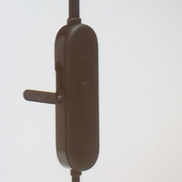 JBL TUNE 125BT  WIRELESS BLUETOOTH EARBUDS BLACK Model # JBLT125BTBLKAM - Picture 12 of 15